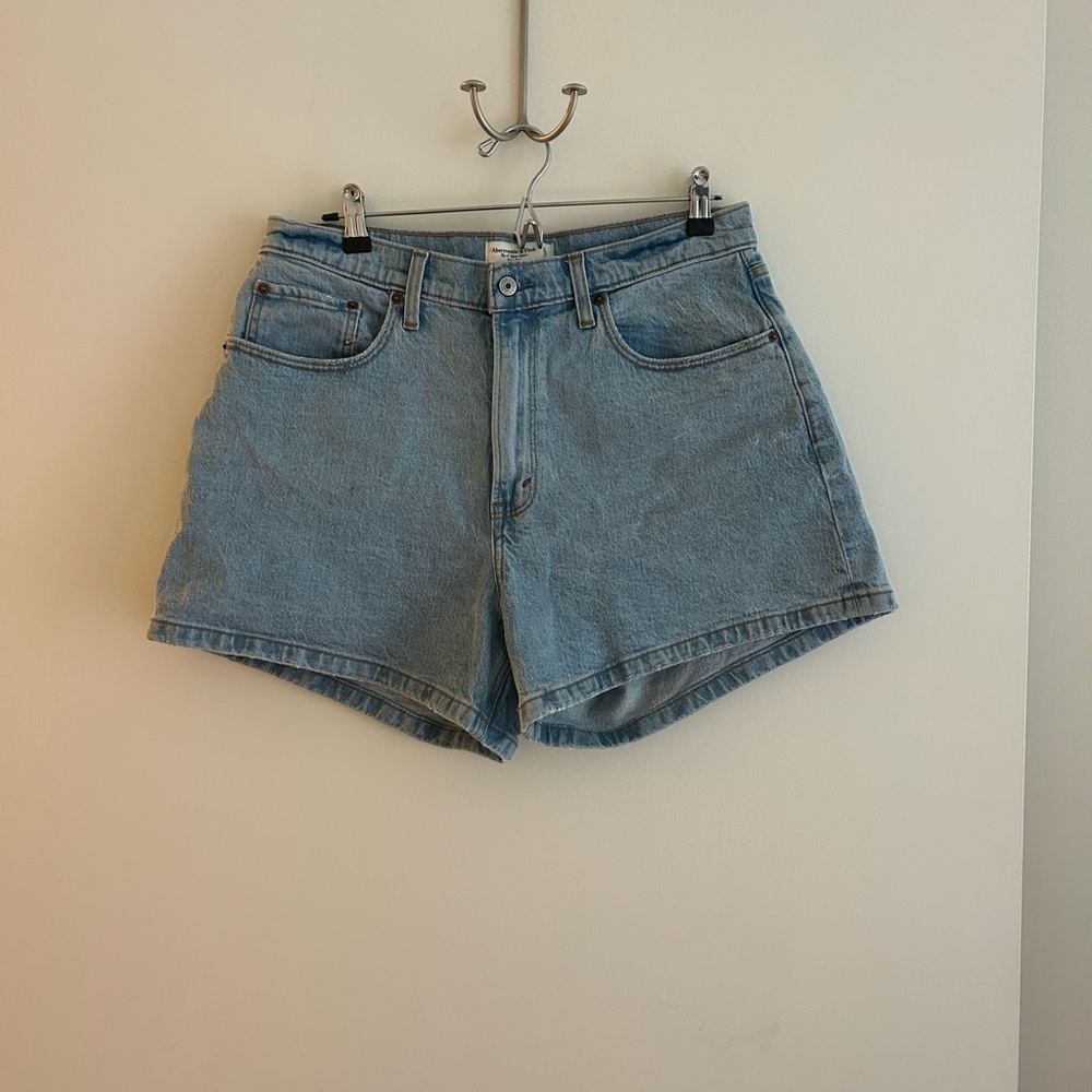 A&F Curve Love 4” Mom Shorts